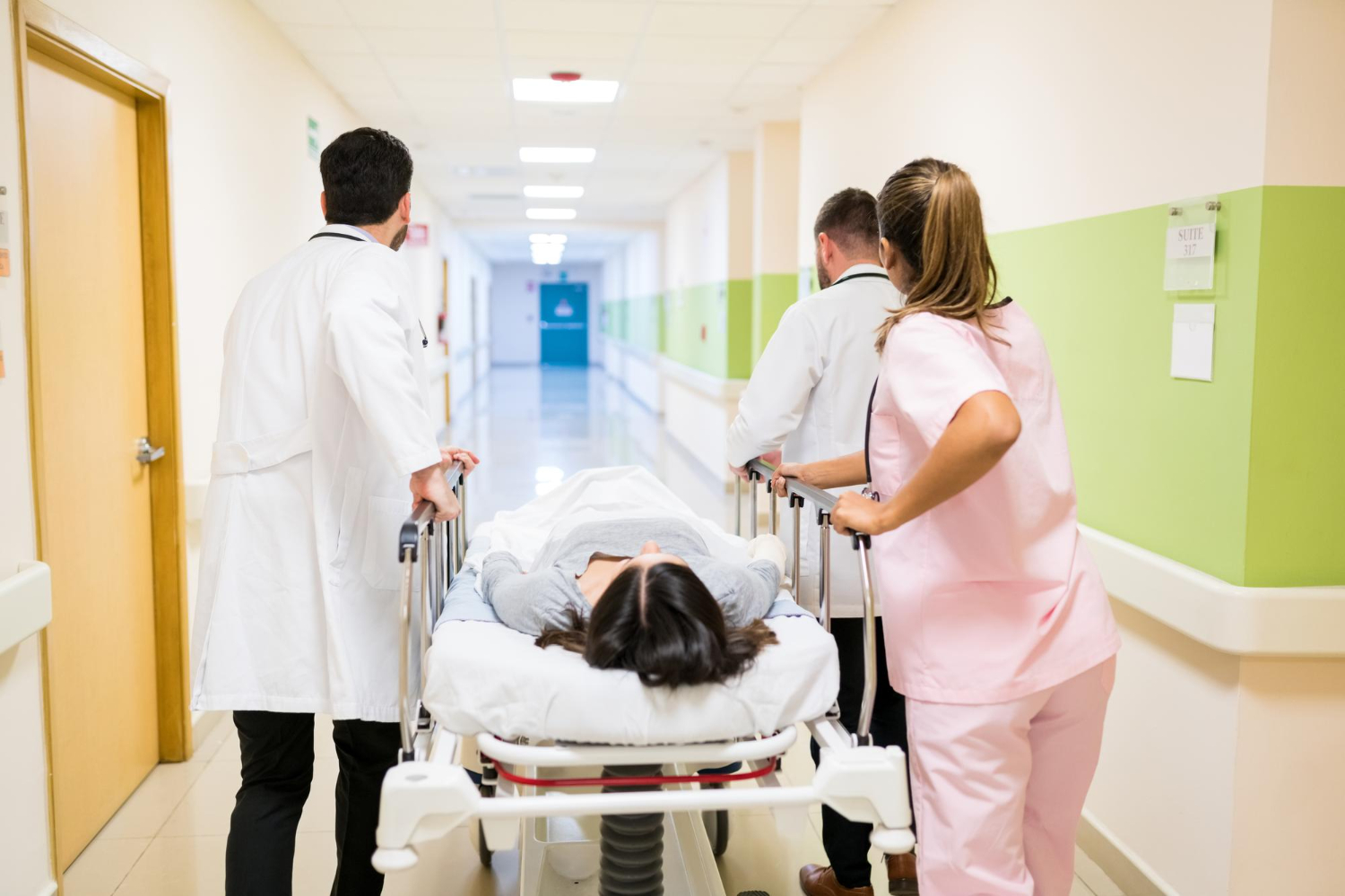 Pós-graduação em enfermagem em urgência e emergência e atenção em unidade de terapia intensiva da ynovapós