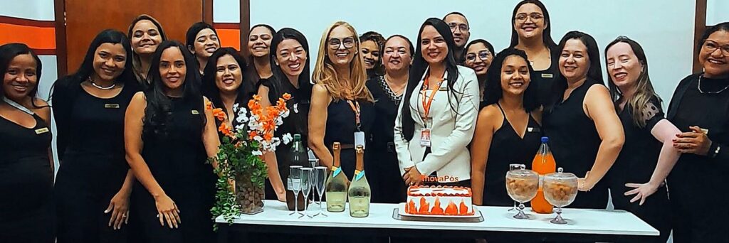 Turma de concluintes da YnovaPós no encerramento do curso, na sede em Imperatriz